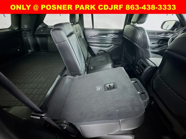 2023 Jeep Grand Cherokee Altitude photo 23