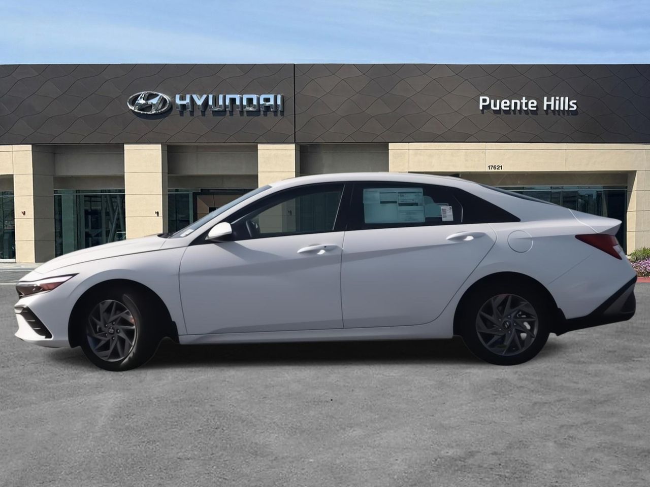 2026 Hyundai Elantra Blue SEL Sport photo 3