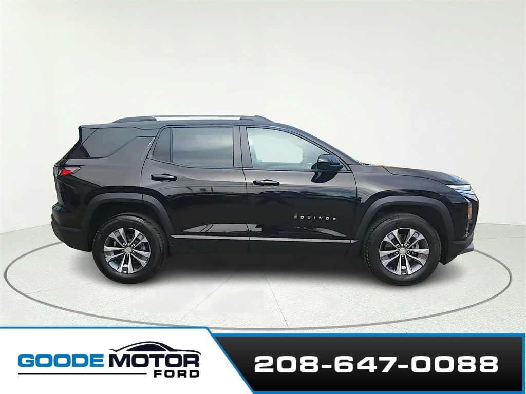 2025 Chevrolet Equinox LT photo 2