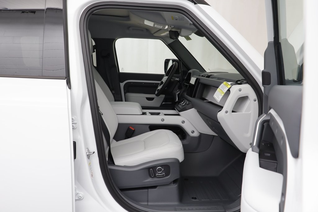 2025 Land Rover Defender 130 S photo 22