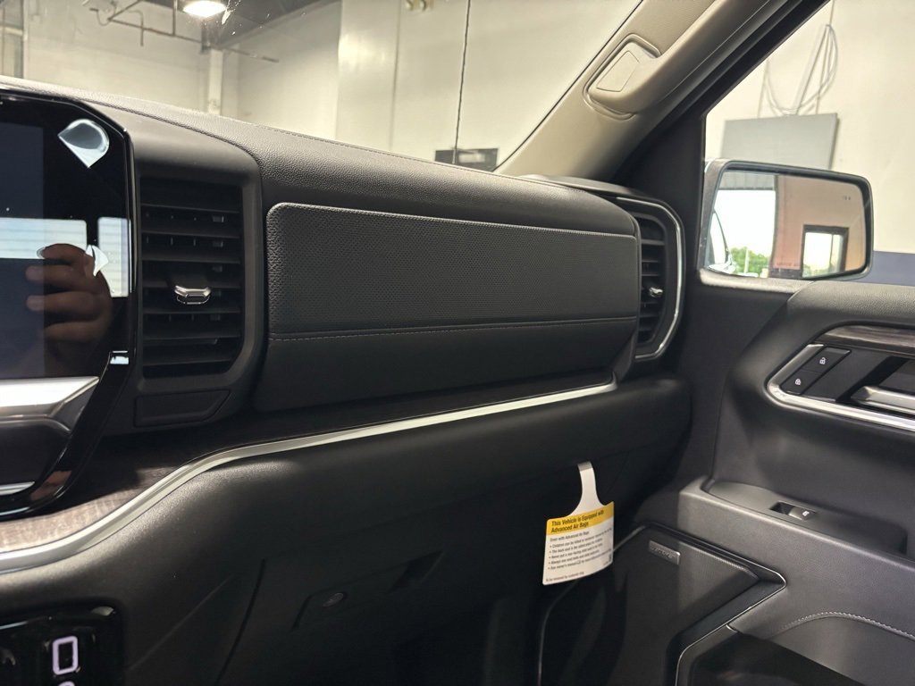 2025 Chevrolet Silverado 1500 LTZ photo 18