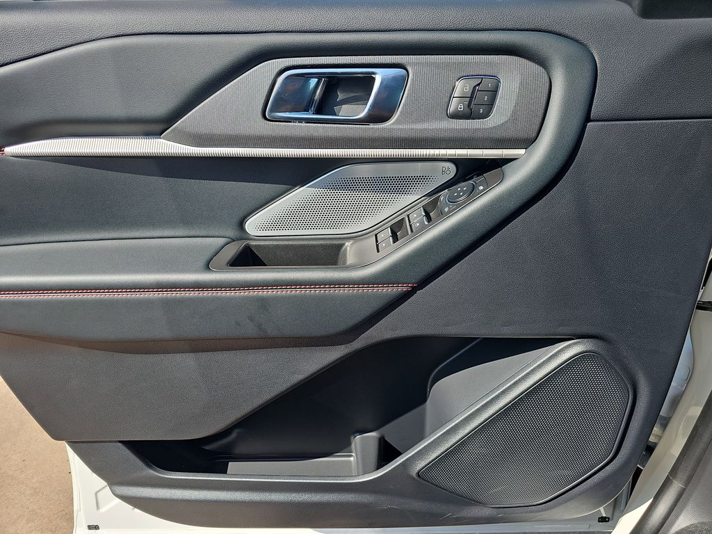 2025 Ford Explorer ST photo 26