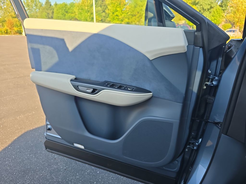 2023 Lexus RZ 450e Luxury photo 27