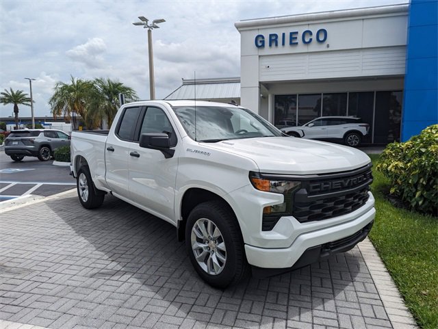 2026 Chevrolet Silverado Custom photo 2