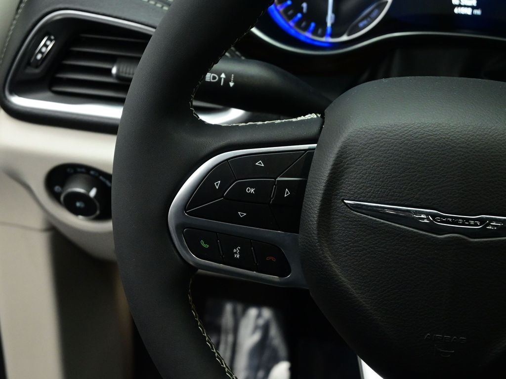 2022 Chrysler Pacifica Limited photo 4