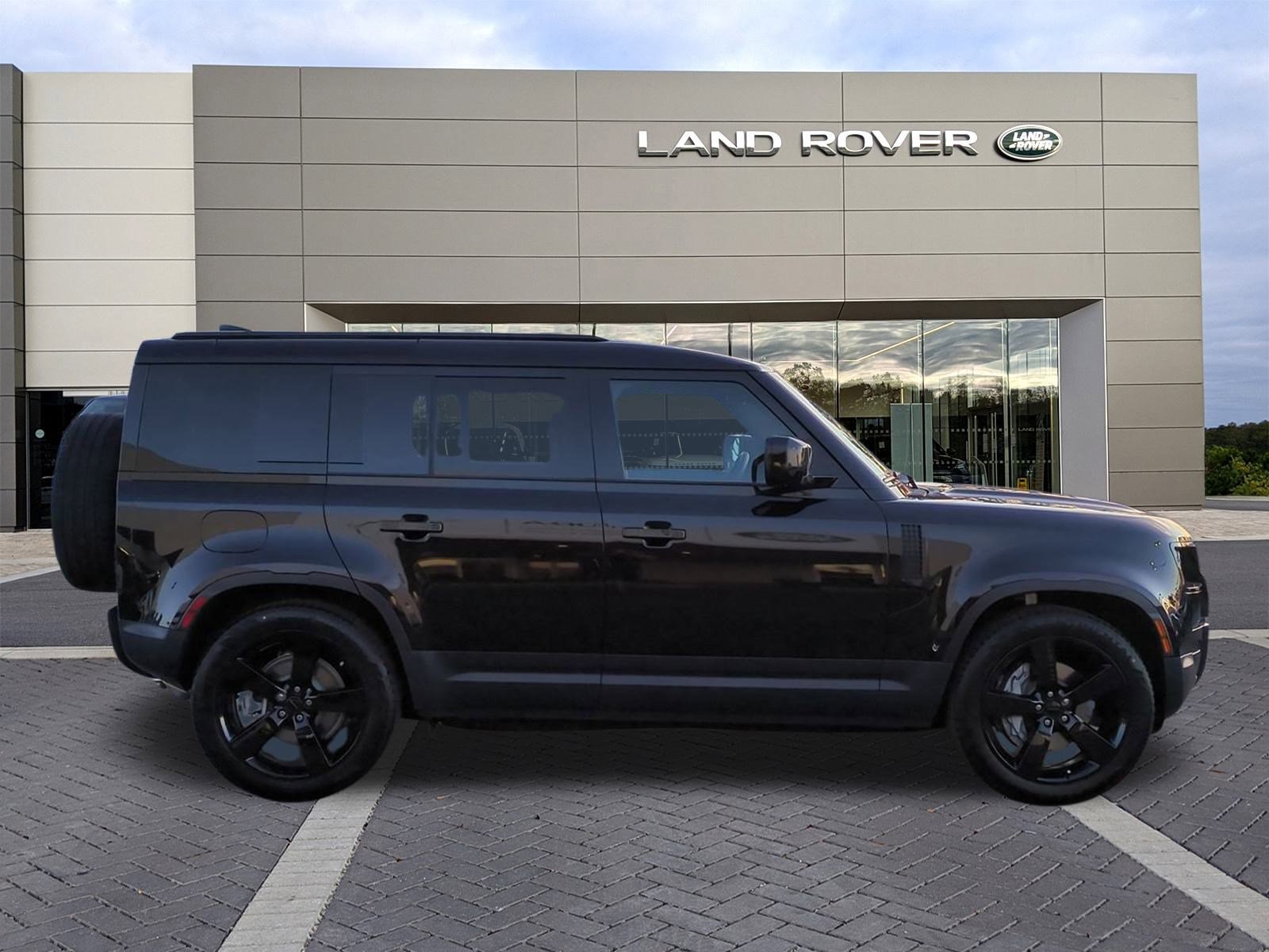 2026 Land Rover Defender 110 S photo 3