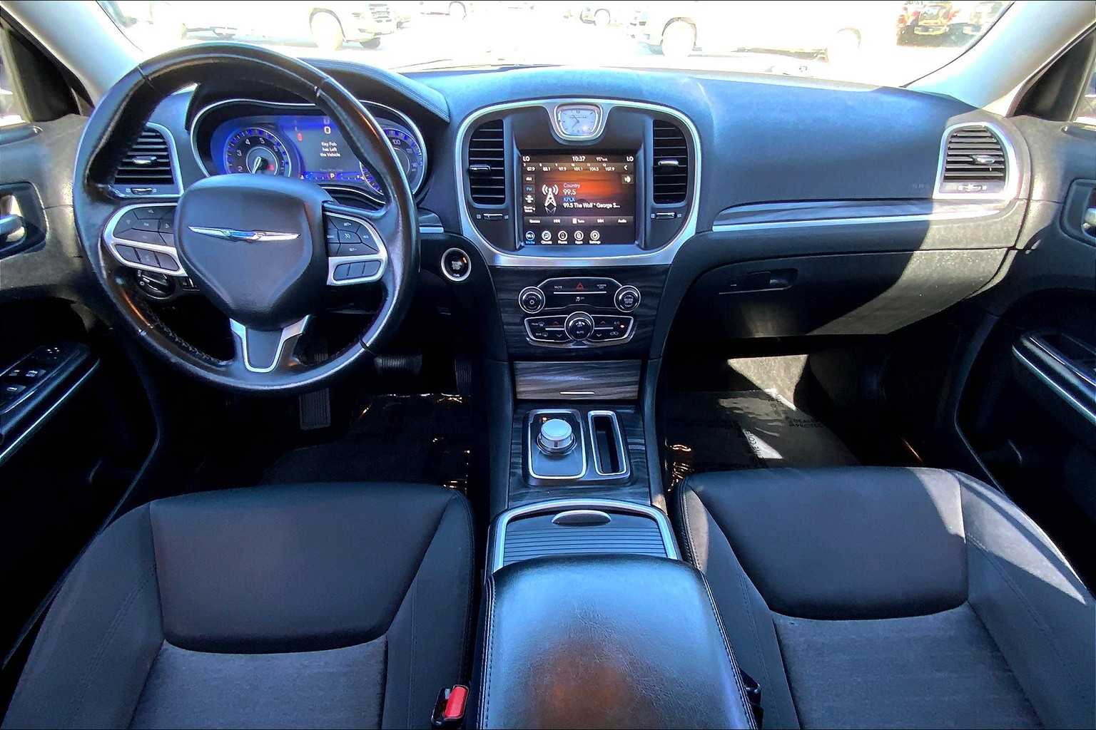2021 Chrysler 300 Touring Limited photo 13