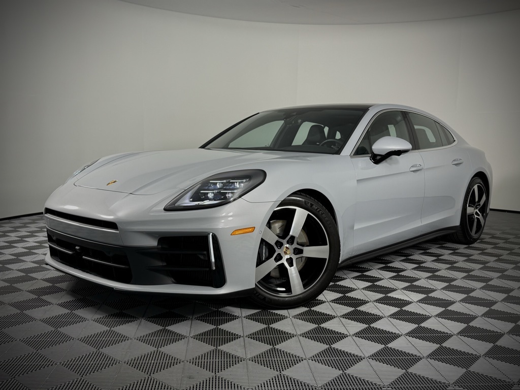 2025 Porsche Panamera Base's photo