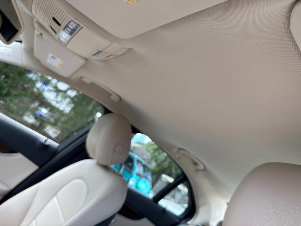 2016 Mercedes Benz C 300 photo 35