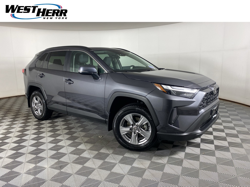 2024 Toyota RAV4 XLE's photo
