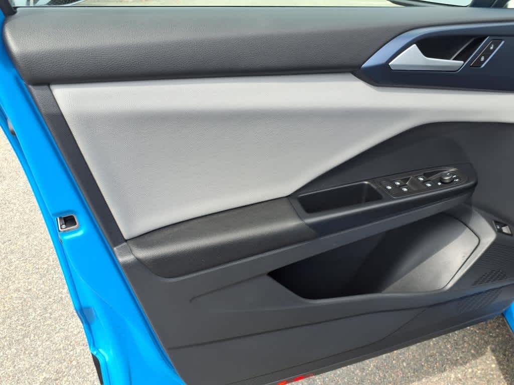 2023 Volkswagen Taos SE photo 8