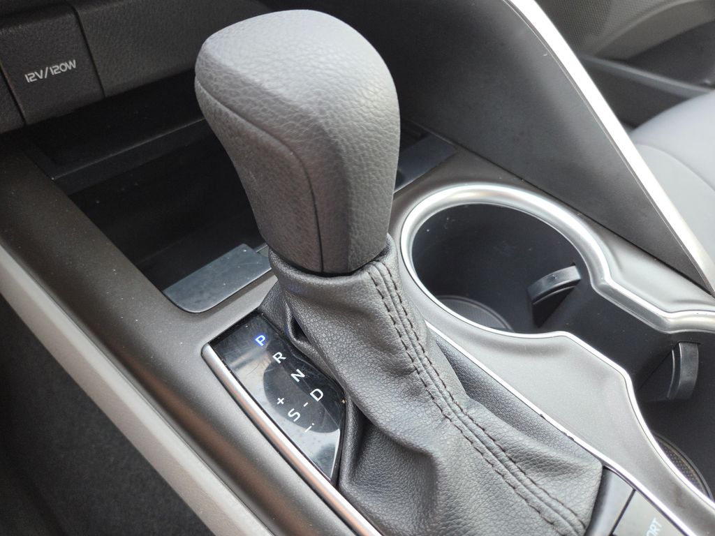 2023 Toyota Camry Hybrid LE photo 24