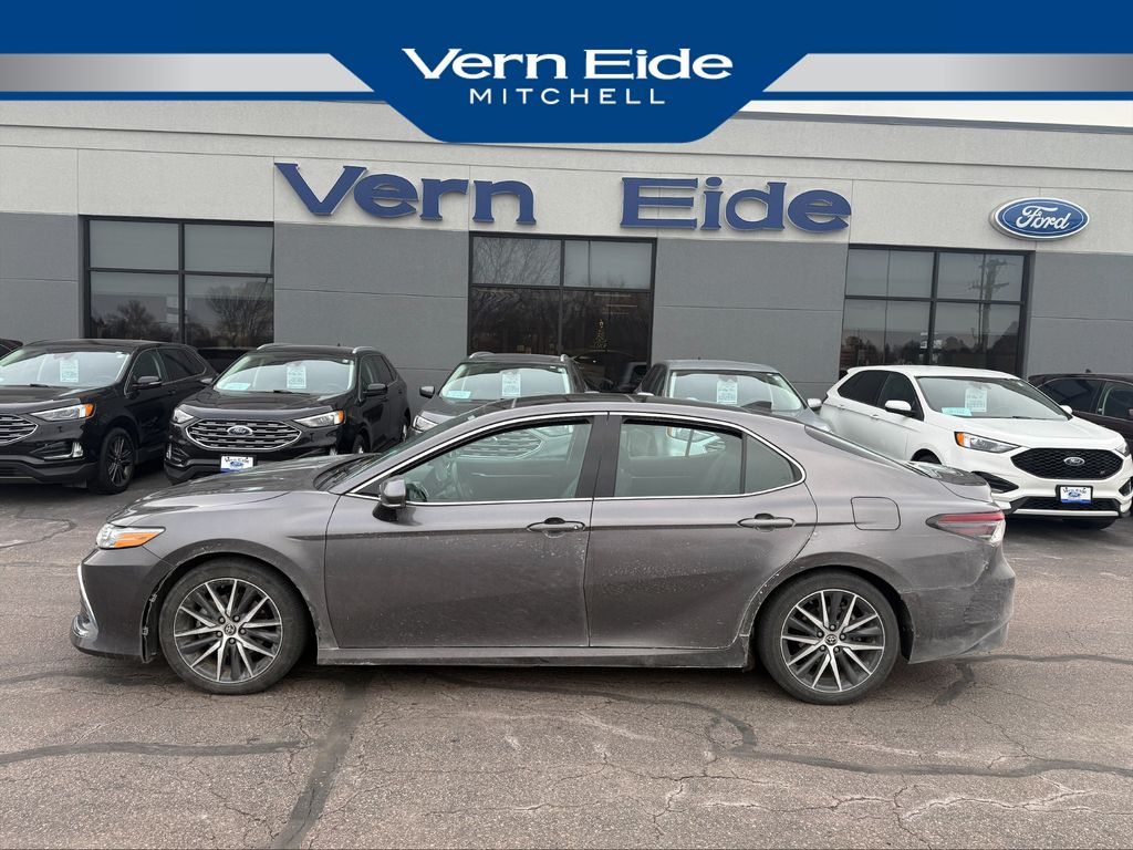 2023 Toyota Camry XLE's photo