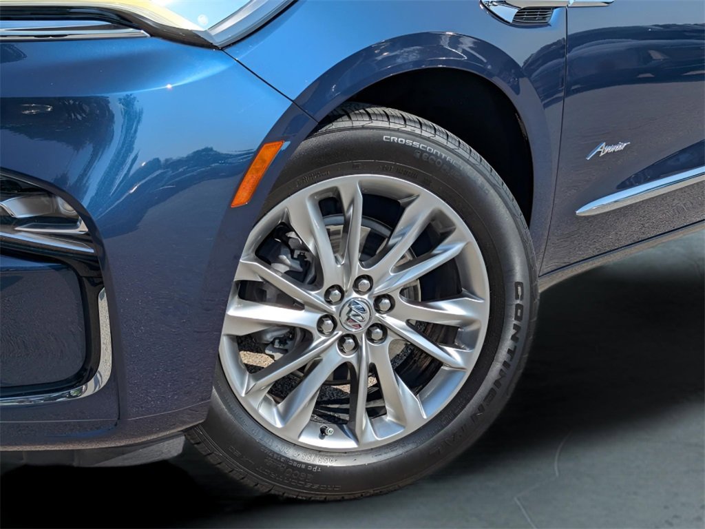 2023 Buick Enclave Avenir photo 2