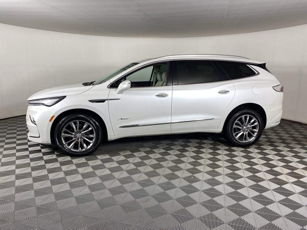 2024 Buick Enclave Avenir photo 2
