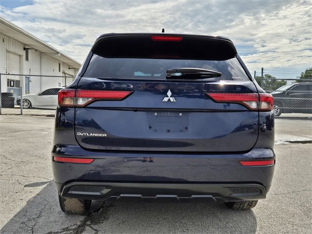 2022 Mitsubishi Outlander Black Edition photo 4