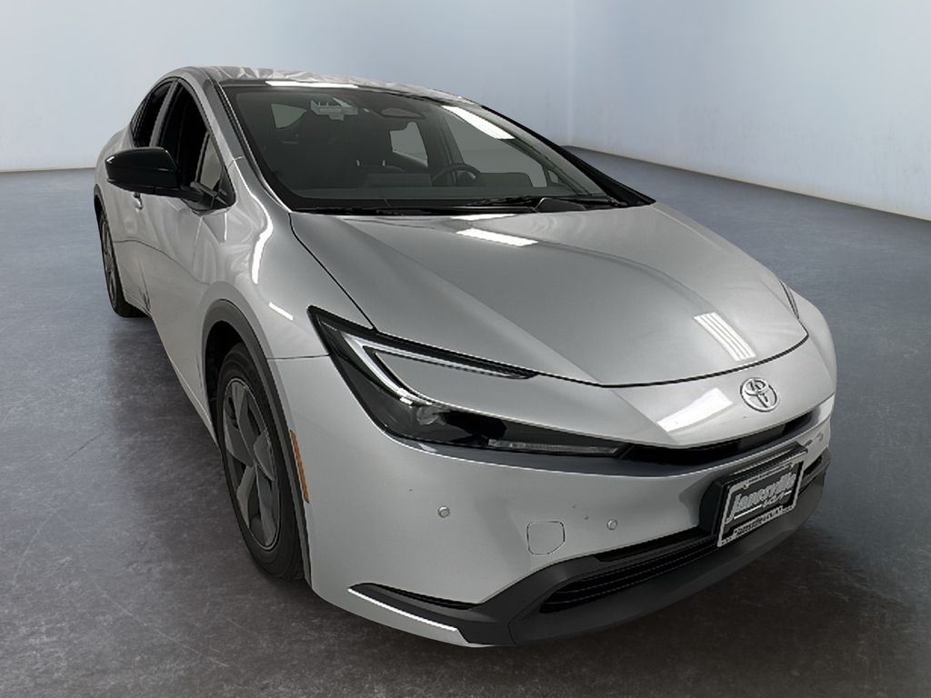 2024 Toyota Prius LE's photo