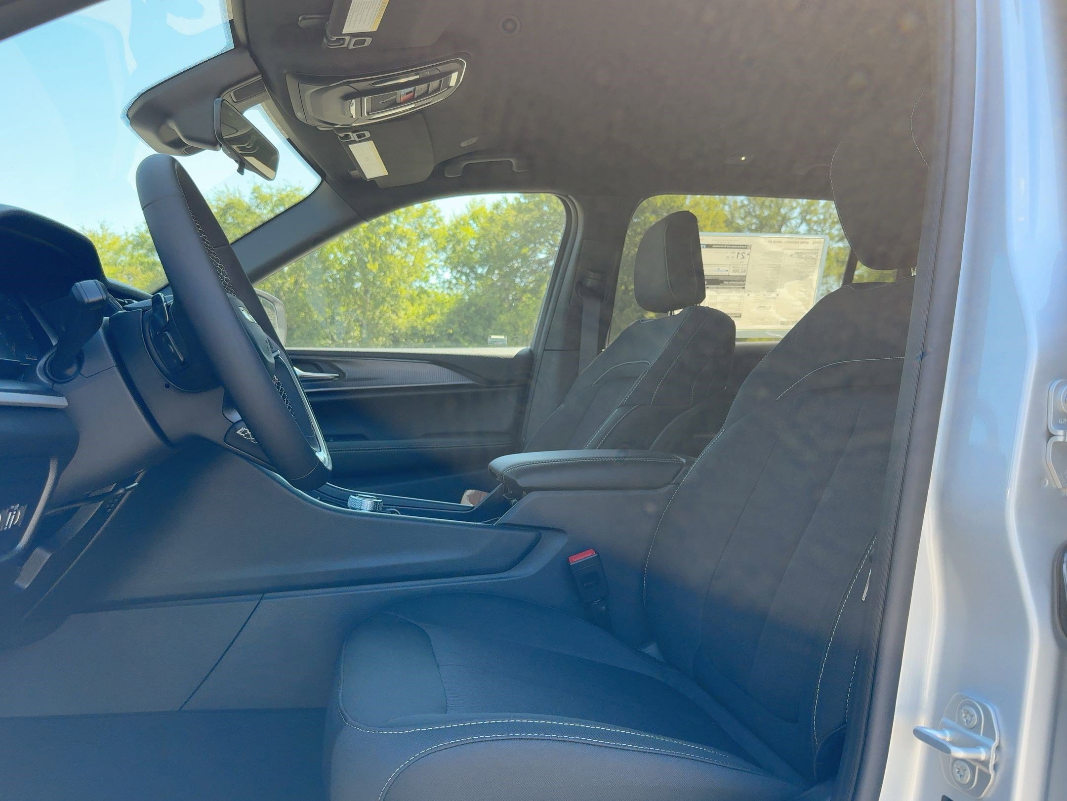 2025 Jeep Grand Cherokee Laredo photo 4