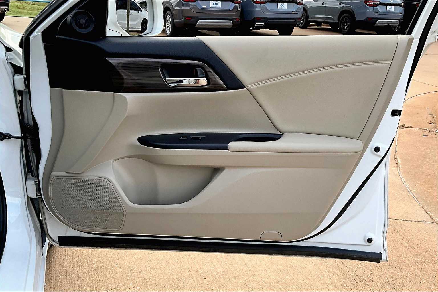 2017 Honda Accord EX photo 23
