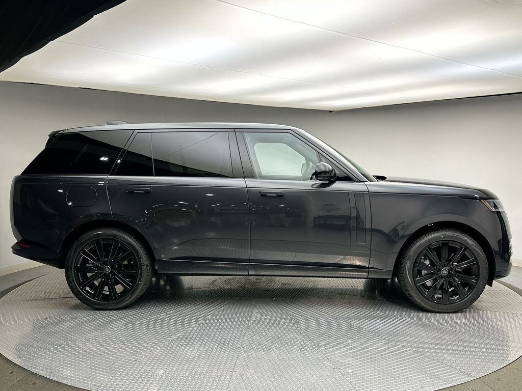 2025 Land Rover Range Rover SE photo 4