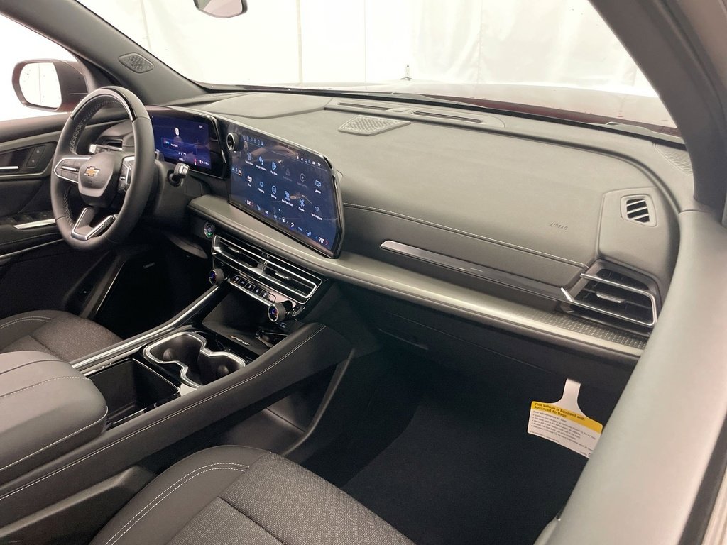 2025 Chevrolet Traverse photo 27