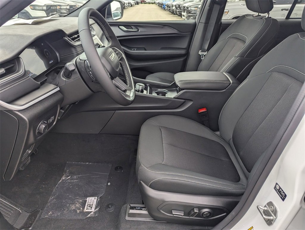 2025 Jeep Grand Cherokee Laredo X photo 13