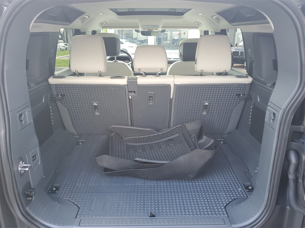 2024 Land Rover Defender 110 S photo 9