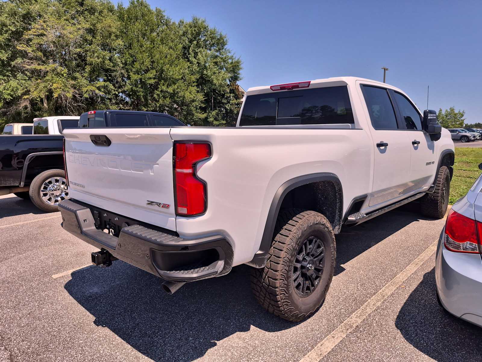 2025 Chevrolet Silverado 2500HD ZR2 photo 2