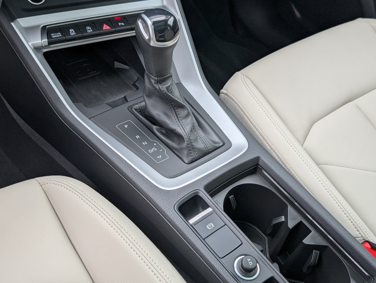 2025 Audi Q3 S line Premium photo 19