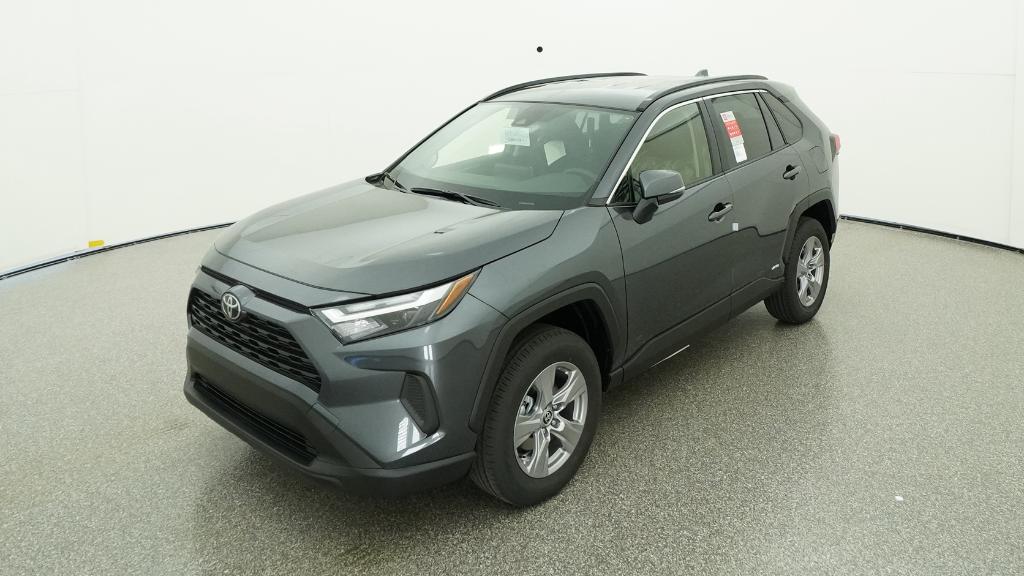 2025 Toyota RAV4 XLE's photo