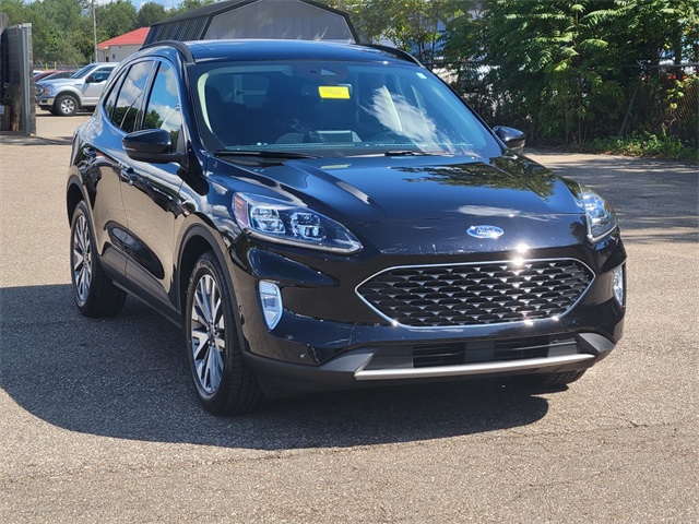2020 Ford Escape Titanium photo 2