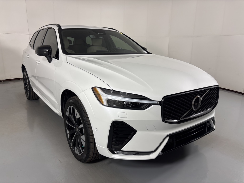 2026 Volvo XC60 B5 Plus photo 2