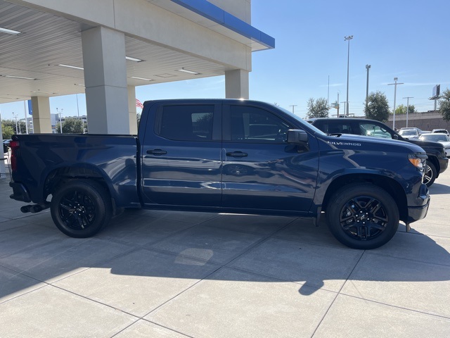 2023 Chevrolet Silverado 1500 Custom photo 3