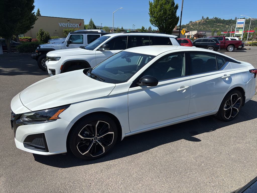 2023 Nissan Altima SR