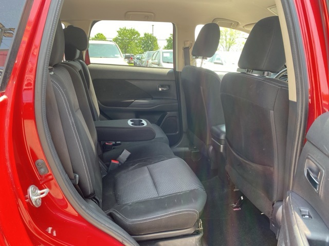2018 Mitsubishi Outlander ES photo 24