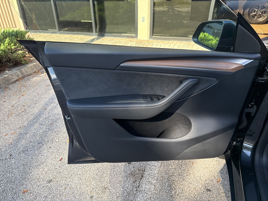 2024 Tesla Model Y Long Range photo 19
