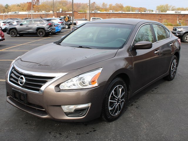 Used 2013 Nissan Altima Sedan S with VIN 1N4AL3AP0DC148300 for sale in North Olmsted, OH