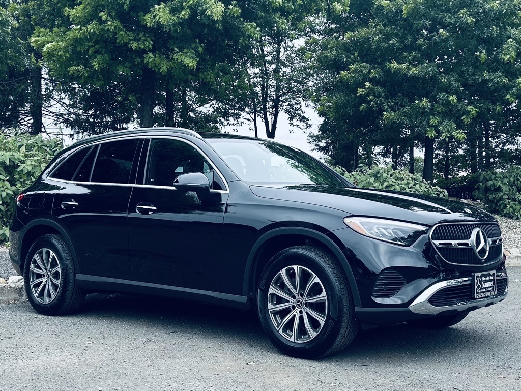 2025 Mercedes Benz GLC 300 4MATIC photo 3
