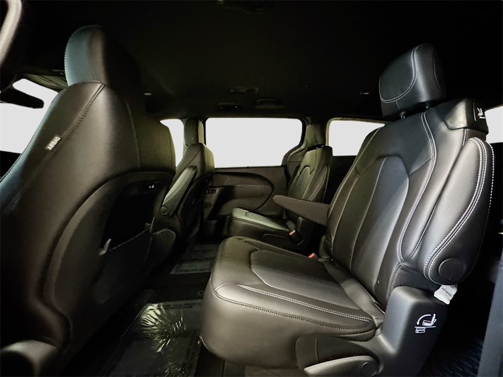 2025 Chrysler Pacifica photo 11