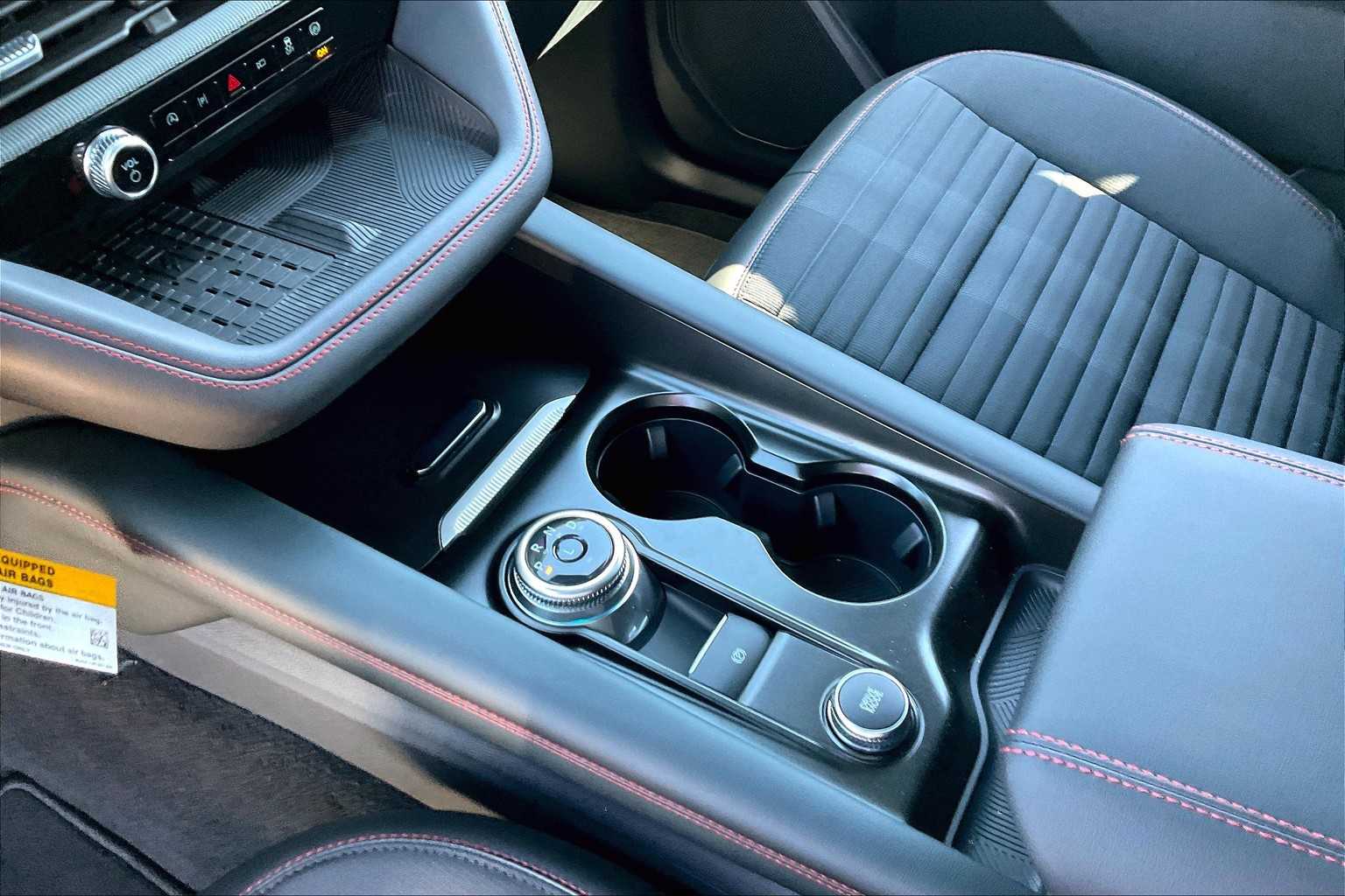 2025 Ford Explorer ST-Line photo 6