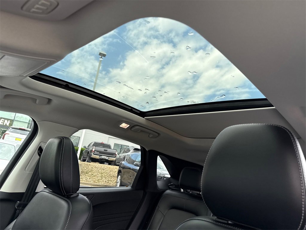 2022 Ford Escape Titanium photo 24