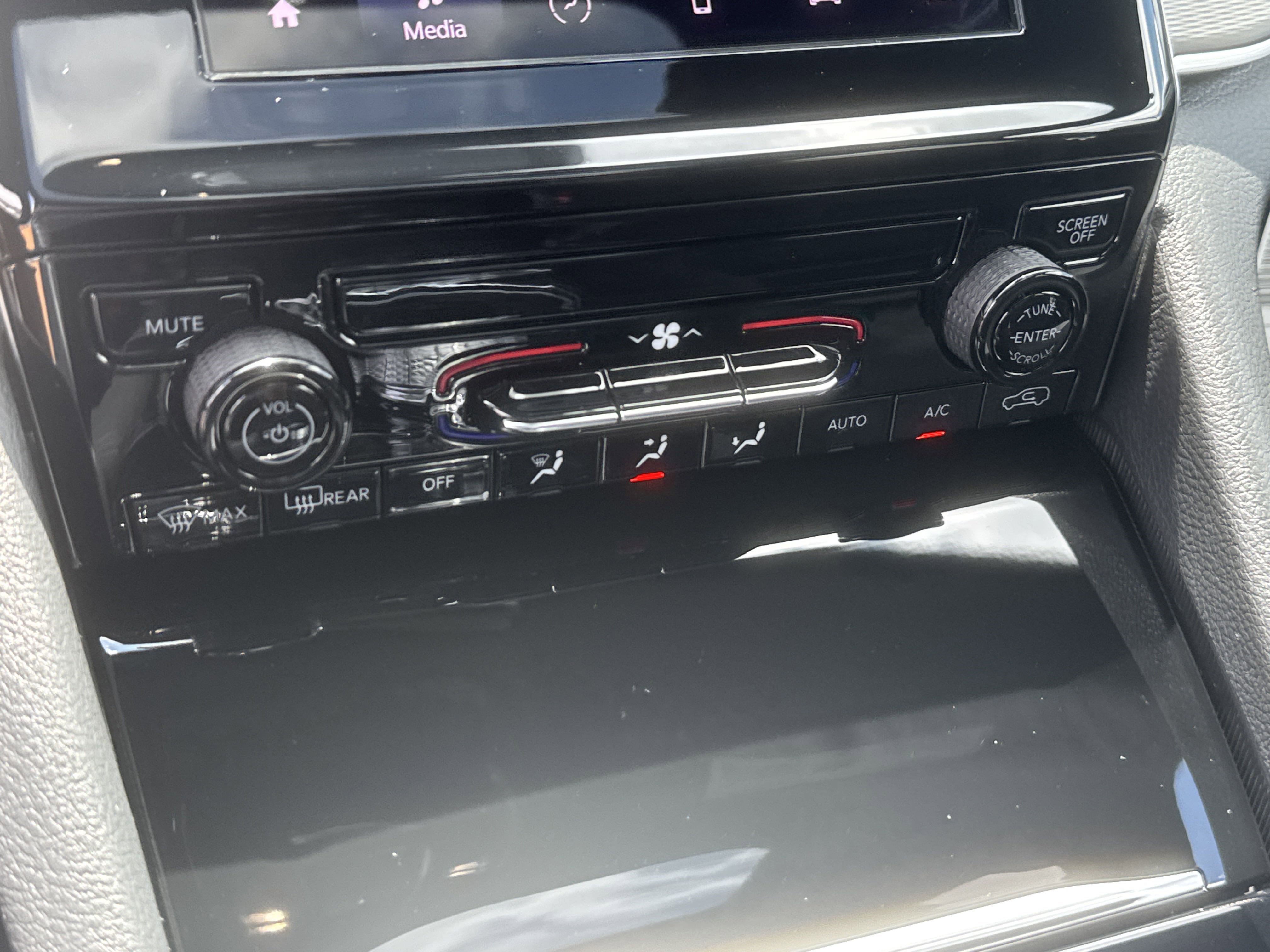 2025 Jeep Grand Cherokee Laredo X photo 21