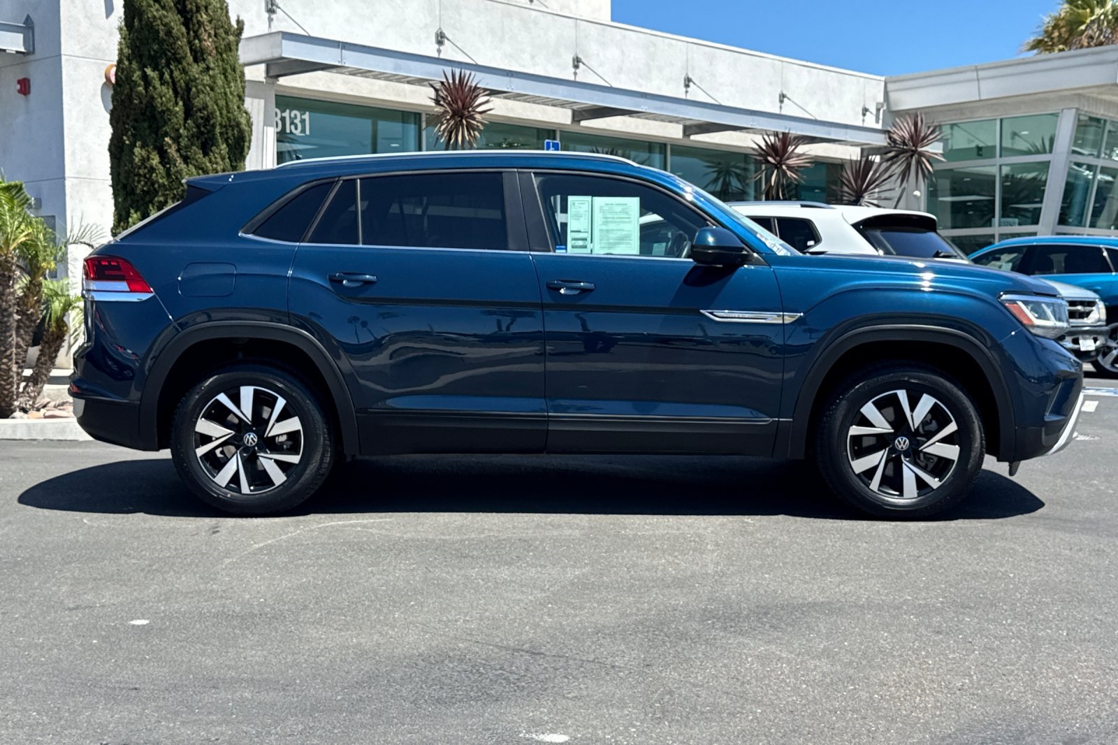 2022 Volkswagen Atlas Cross Sport SE photo 3