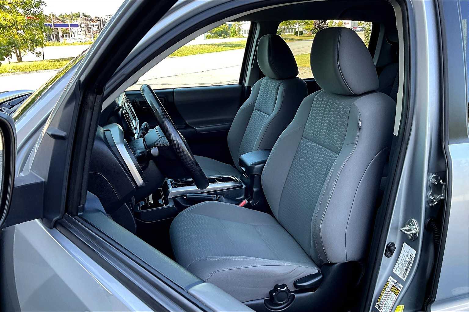 2016 Toyota Tacoma SR5 photo 8