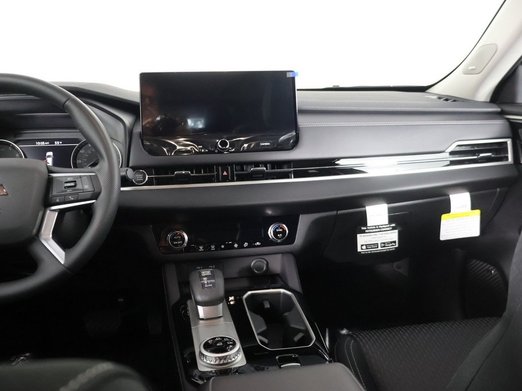 2025 Mitsubishi Outlander ES photo 31
