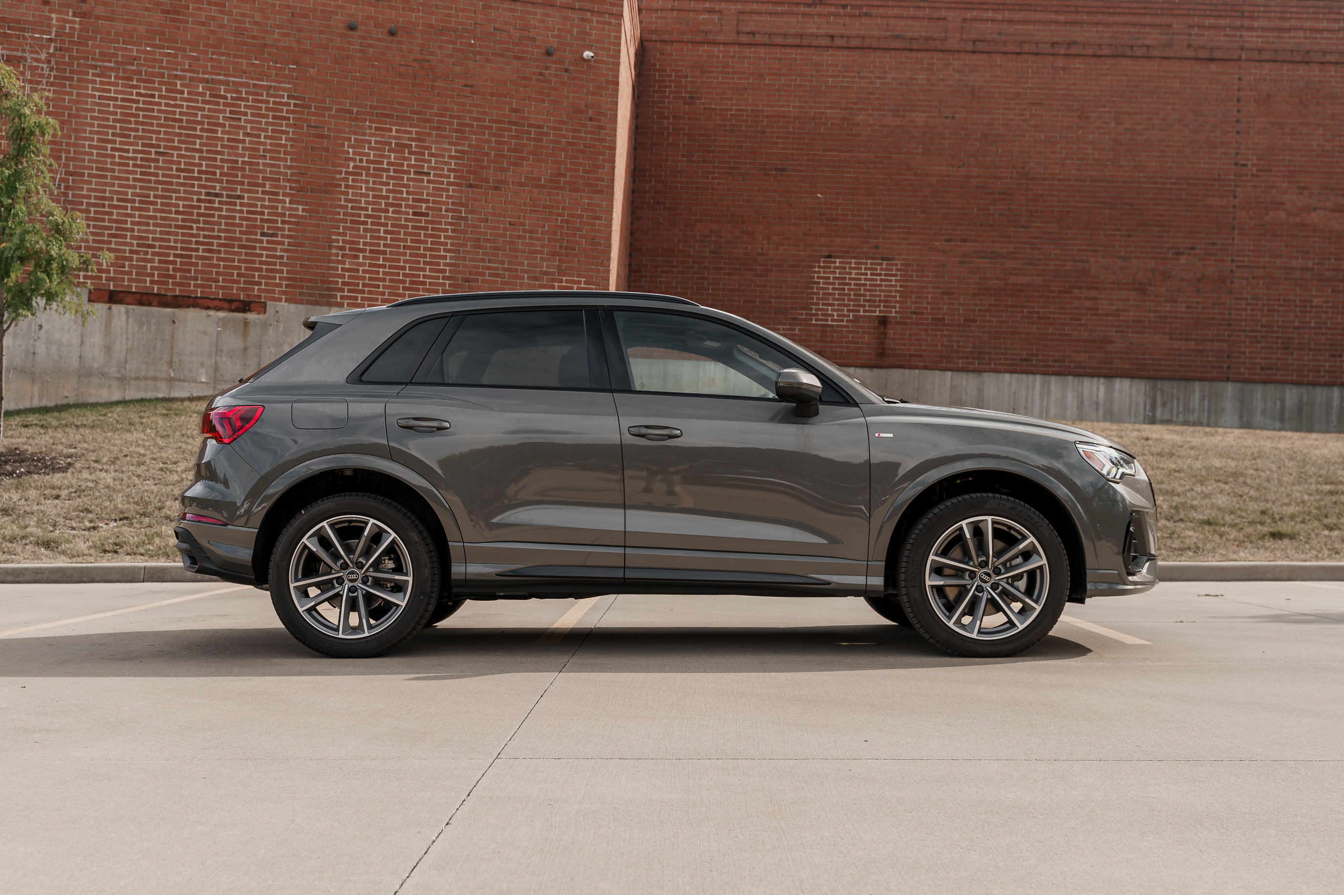 2025 Audi Q3 S line Premium photo 2