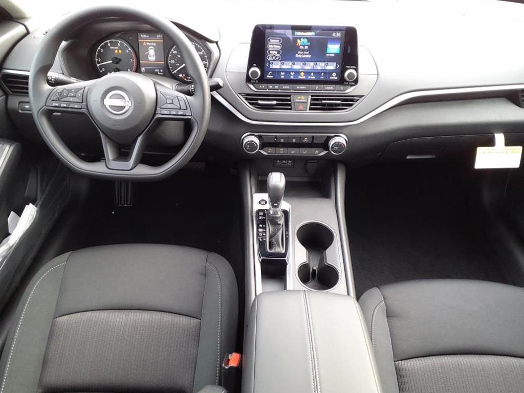 2025 Nissan Altima S photo 2