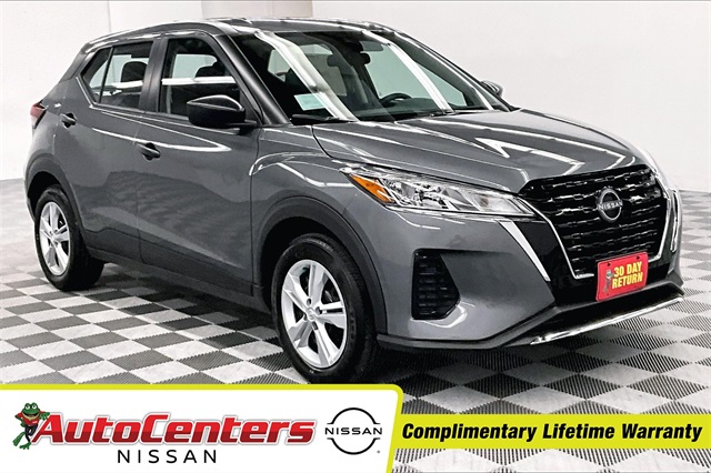 2025 Nissan KICKS PLAY Base's photo