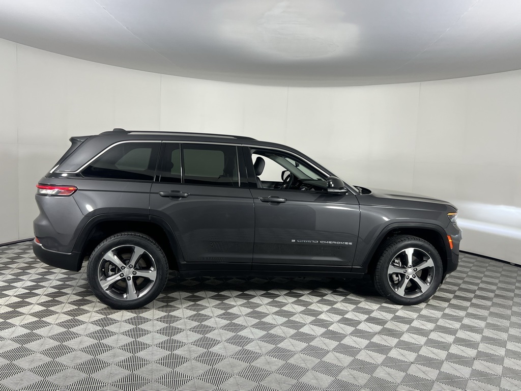 2023 Jeep Cherokee 4xe photo 2