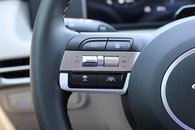 New 2025 White Hyundai SEL Convenience FWD image 21